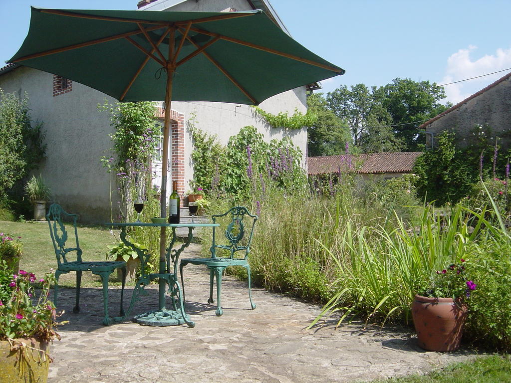 Chez Tartaud Villa Lathus St Remy Bilik gambar